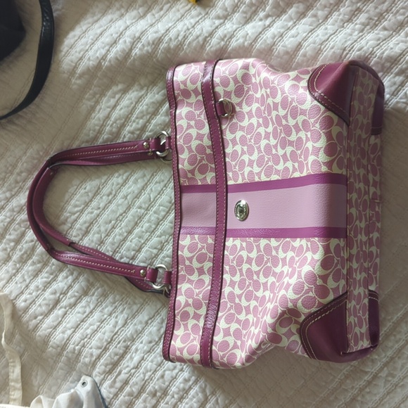 Coach Handbags - 💜 Coach Chelsea Heritage Tote